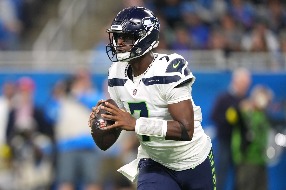 DETROIT, MICHIGAN - OCTOBER 02: Geno Smith #7 of the Seattle Seahawks looks for a pass against the Detroit Lions during the first quarter at Ford Field on October 02, 2022 in Detroit, Michigan.