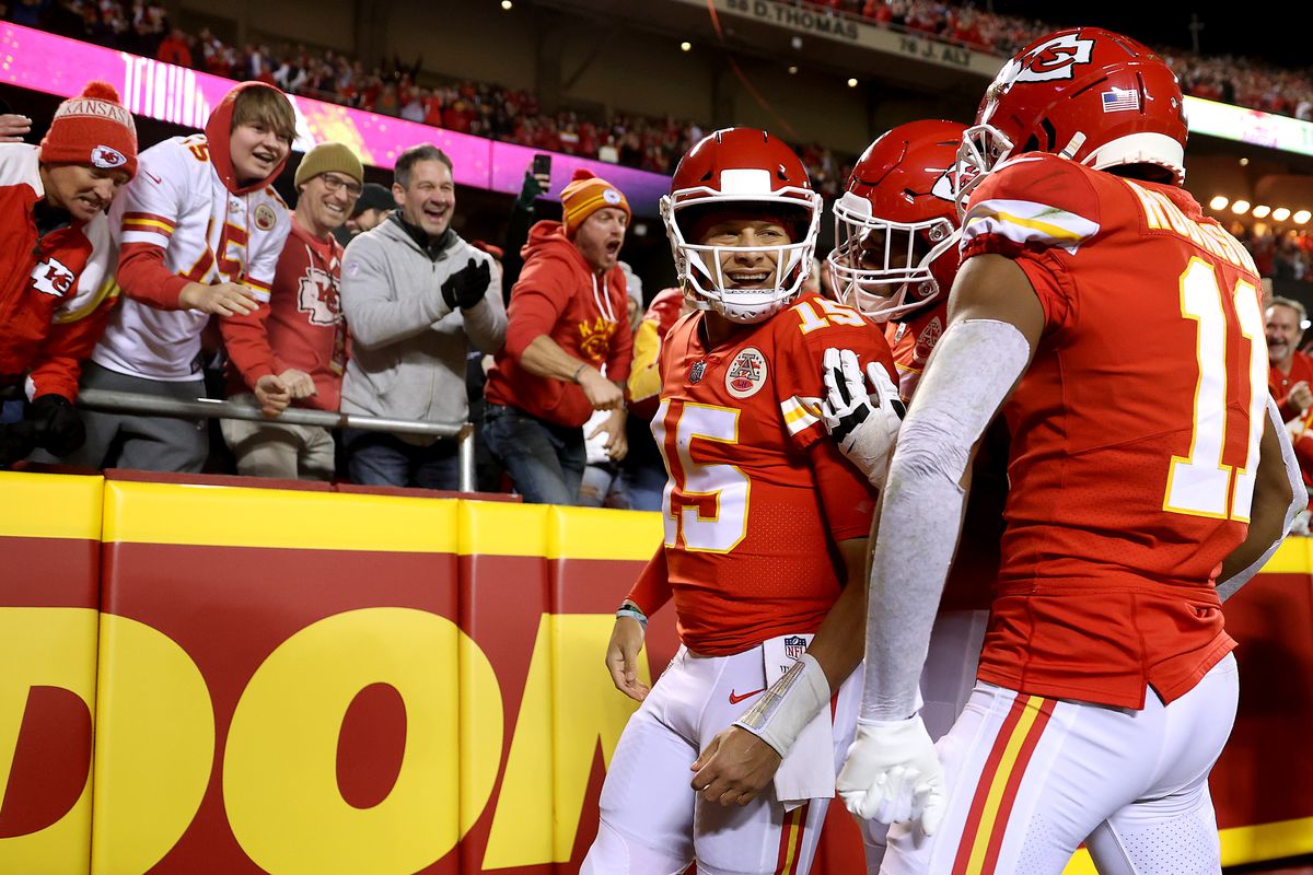 Patrick Mahomes #15 of the Kansas City Chiefs celebrates a touchdown against the Denver Broncos with teammates during the first quarter at Arrowhead Stadium on December 05, 2021 in Kansas City, Missouri.