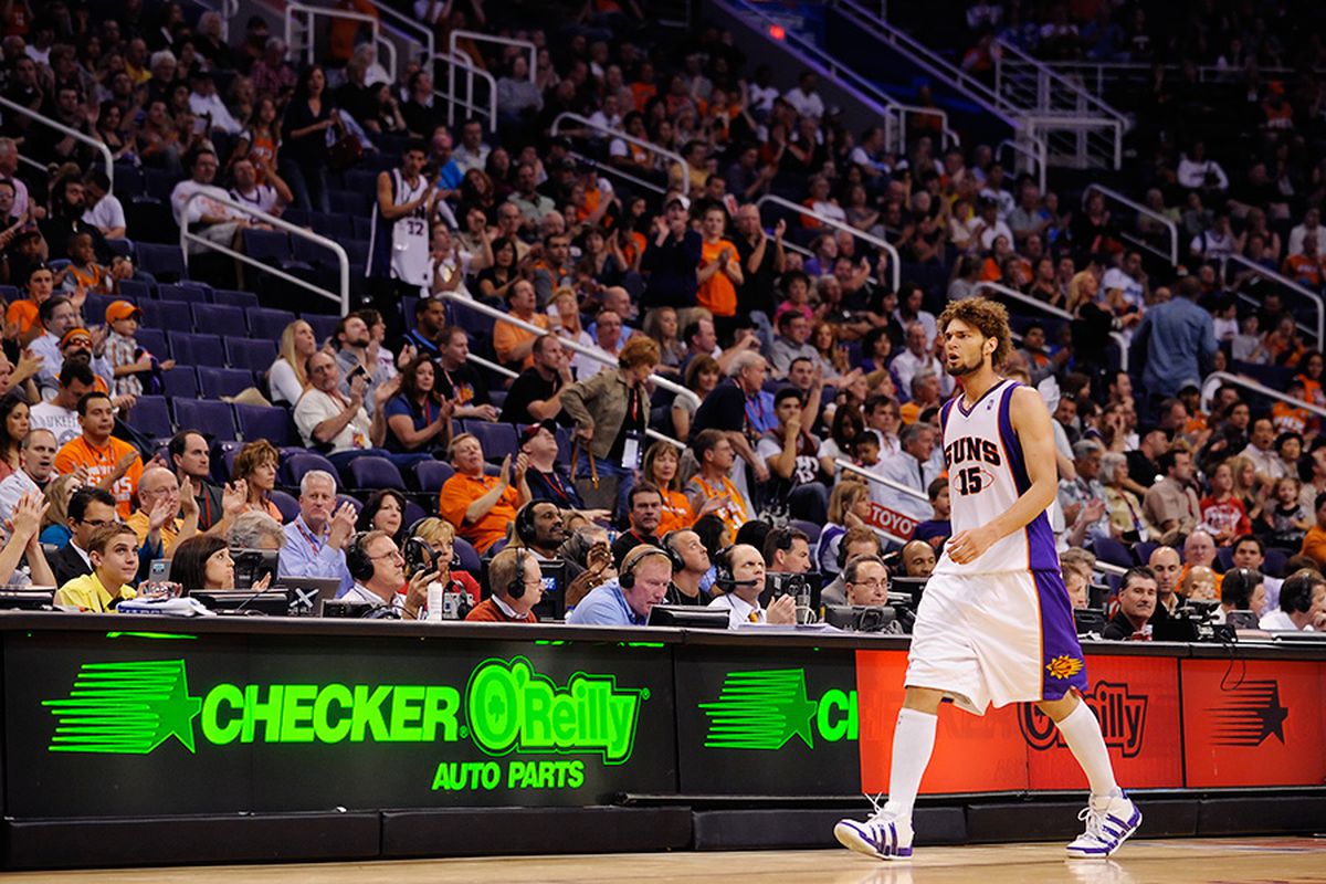 Robin Lopez walks off the court at the end of the Suns-Jazz game. (Photo by Max Simbron)