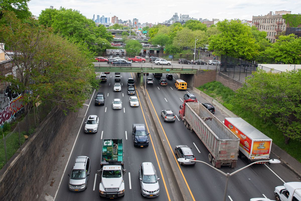 Vehicles pack the Brooklyn Queens Expressway in Williamsburg, May 15, 2019.