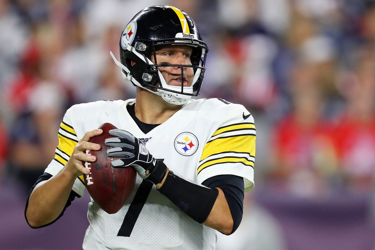 Ben Roethlisberger of the Pittsburgh Steelers makes a pass during the game between the New England Patriots and the Pittsburgh Steelers at Gillette Stadium on September 08, 2019 in Foxborough, Massachusetts.