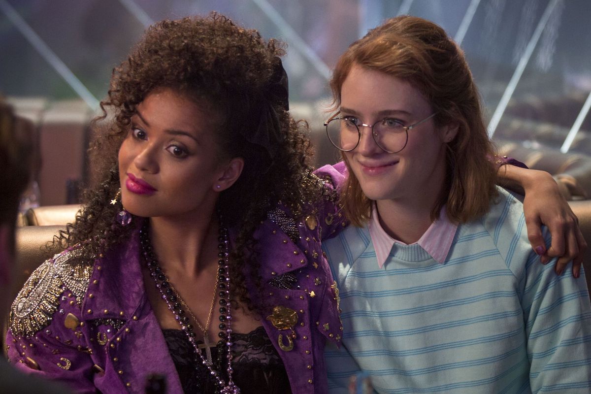 Kelly (Gugu Mbatha-Raw) and Yorkie (Mackenzie Davis) sit together in a virtual bar in the “San Junipero” episode of Black Mirror