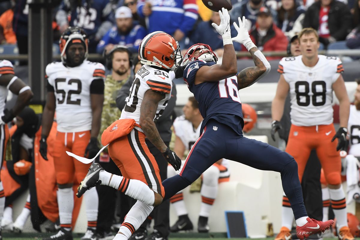  New England Patriots wide receiver Jakobi Meyers (16) makes a catch over Cleveland Browns cornerback Greg Newsome II (20) during the second half at Gillette Stadium. Foxborough, Massachusetts, USA;&nbsp;