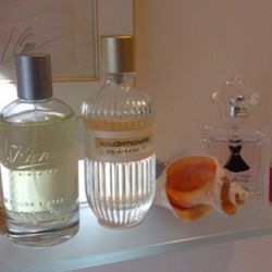 My husband, son, and I head out to the Hamptons for a weekend getaway, and I bring a couple new perfumes to test out. The <strong>Givenchy Eau Demoiselle</strong> is summery and really elegant–rich but floral at the same time. 