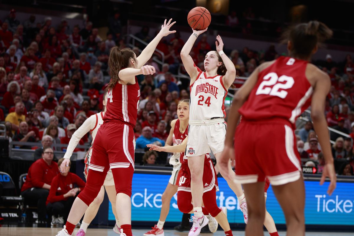 Ohio State Buckeyes guard Taylor Mikesell (24) shoots...