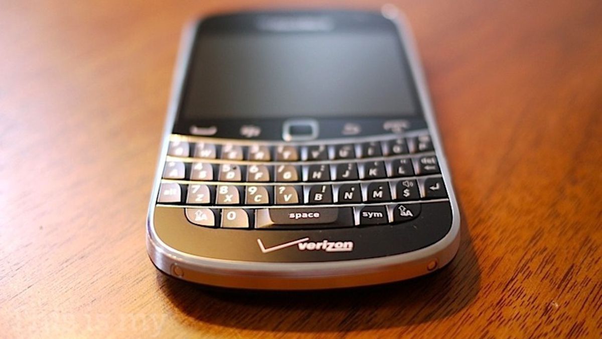BlackBerry Bold 9930 review - The Verge