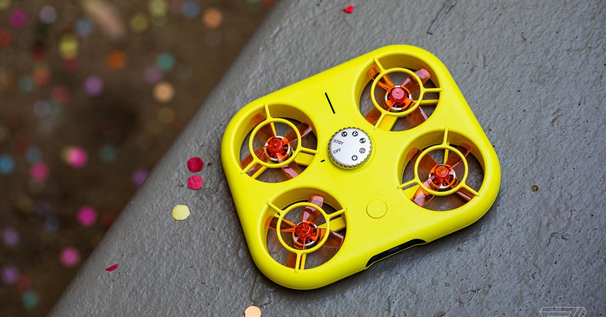 Read more about the article Snap is giving up on its Pixy drone after just four months – The Verge