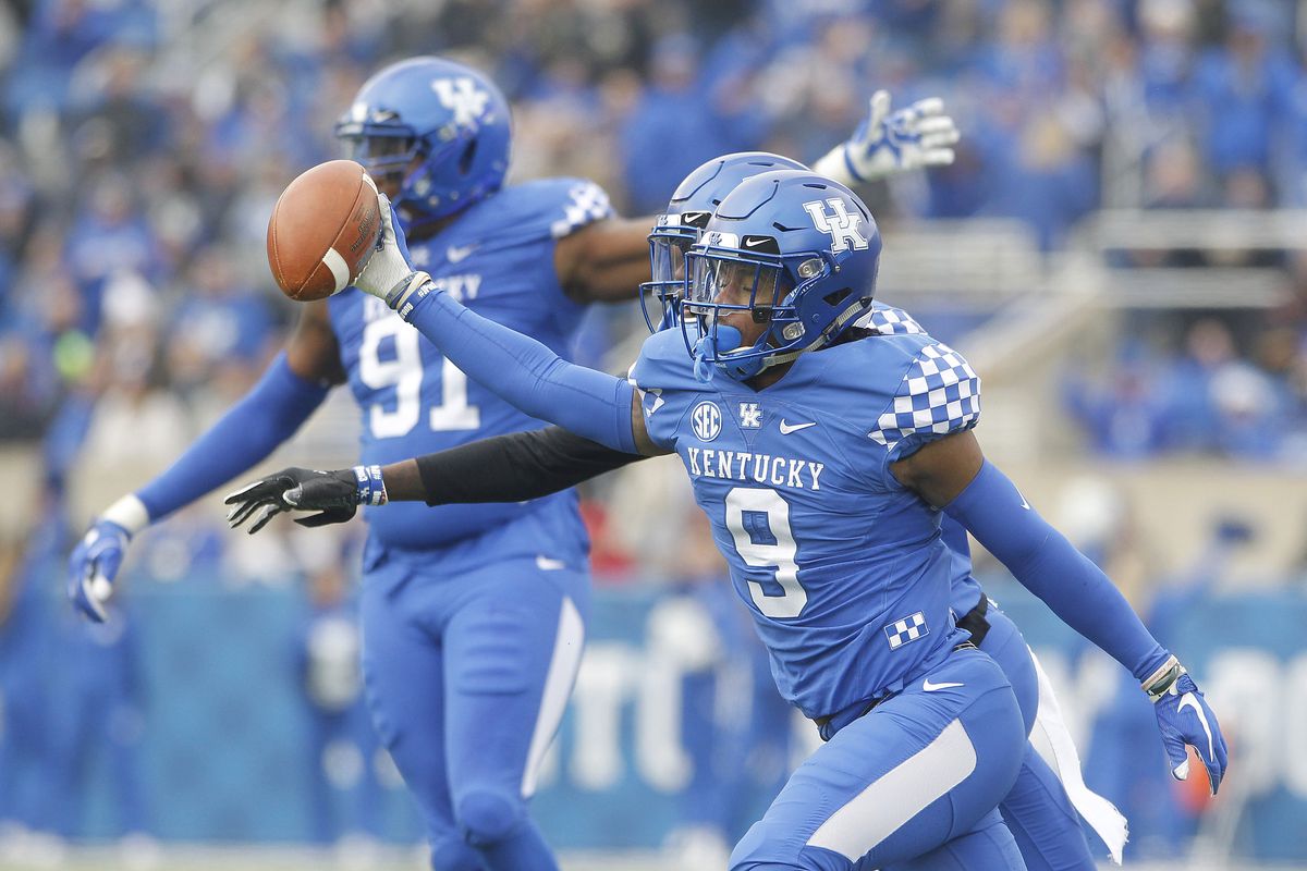 NCAA Football: Middle Tennessee at Kentucky