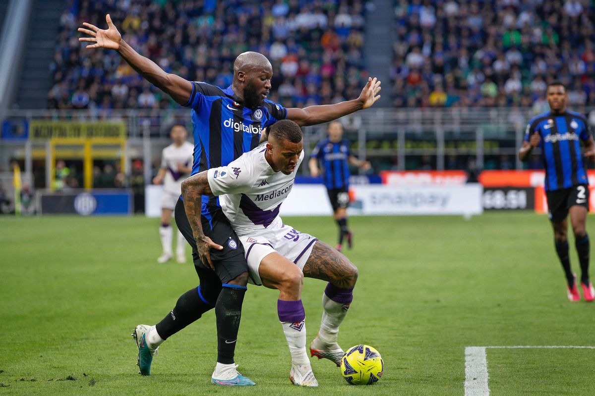 Igor Julio (Fiorentina defender) defends the ball in back...