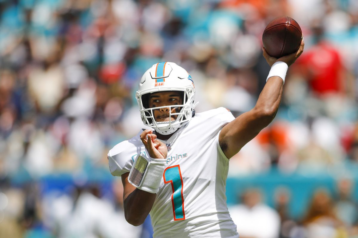 Miami Dolphins quarterback Tua Tagovailoa (1) throws the football during the first quarter against the New England Patriots at Hard Rock Stadium.