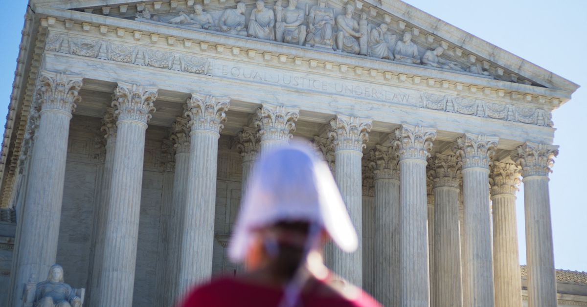Supreme Court: How the Court can overrule Roe v. Wade without overruling Roe v. Wade – Vox