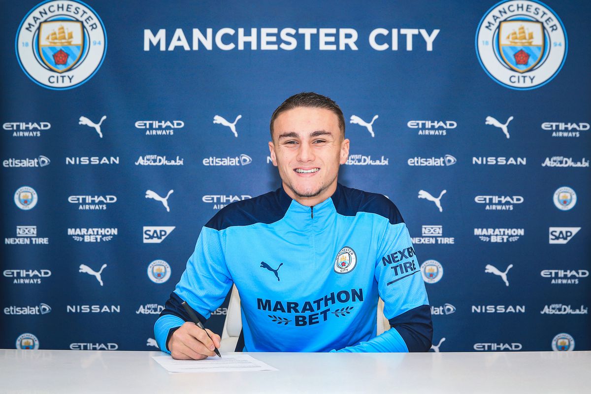 Taylor Harwood-Bellis Signs a Contract Extension at Manchester City