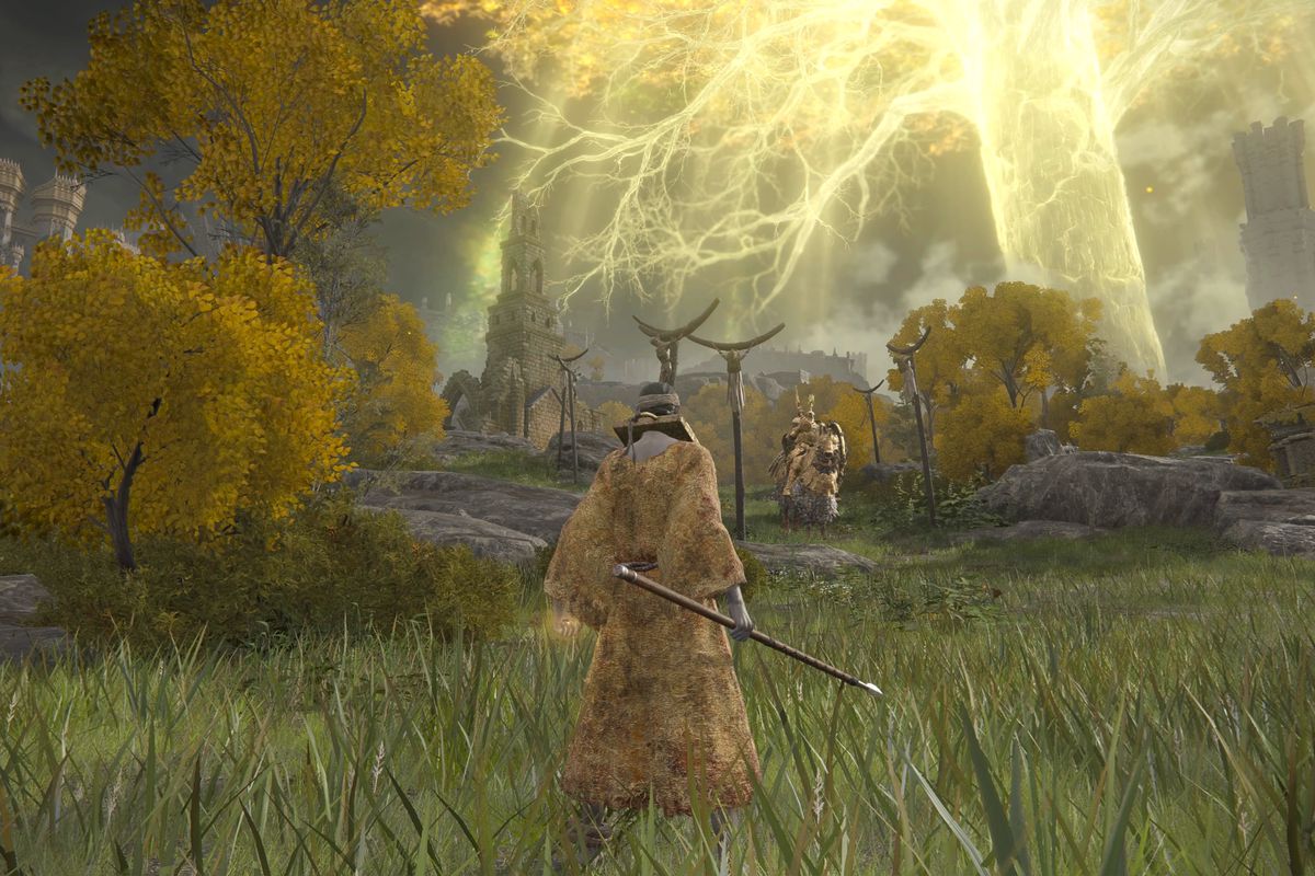 A Tarnished wielding a spear looks at the Tree Sentinel, with the Erdtree in the background, in a screenshot from Elden Ring.