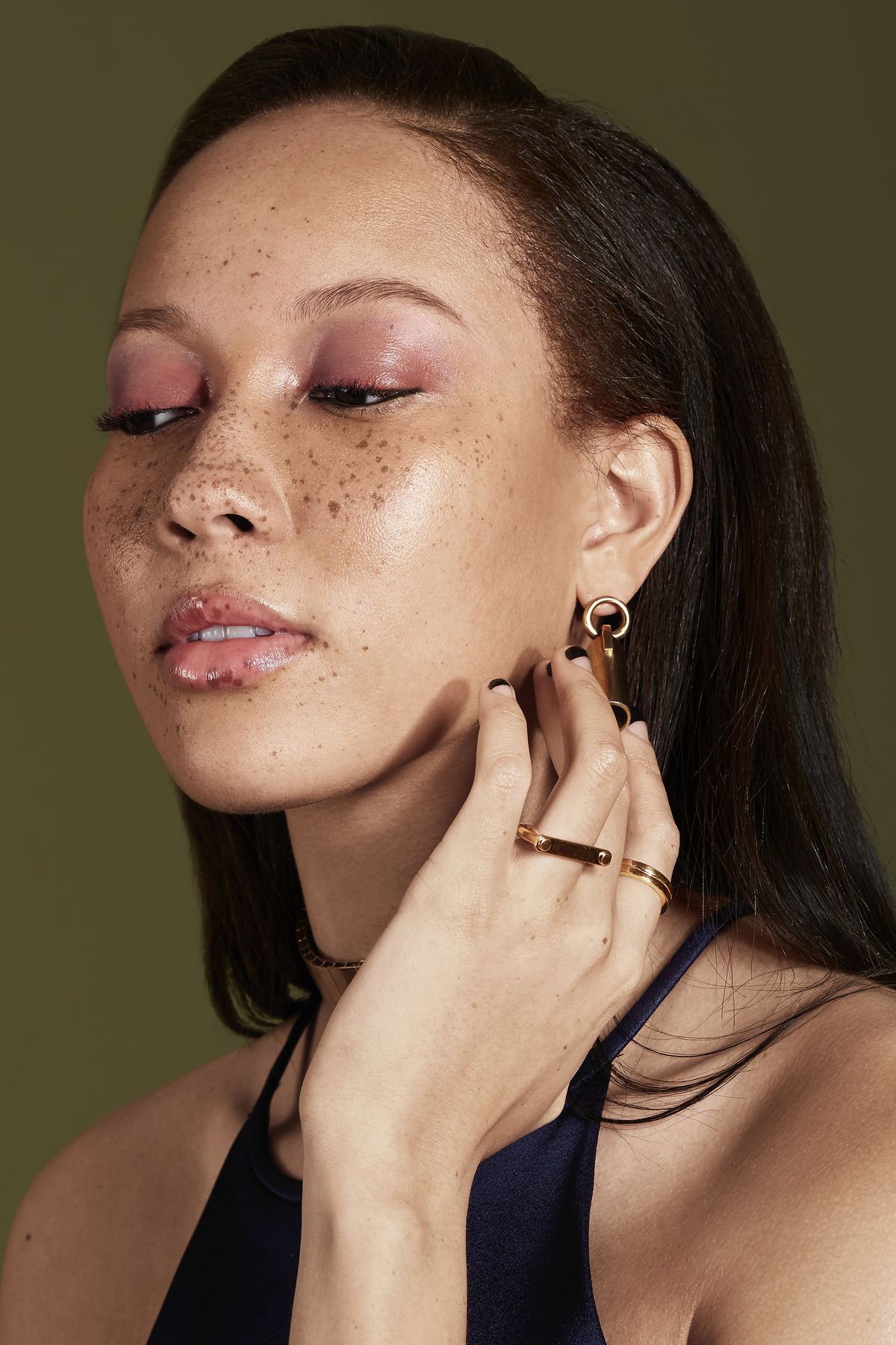 A model wearing gold hoop earrings