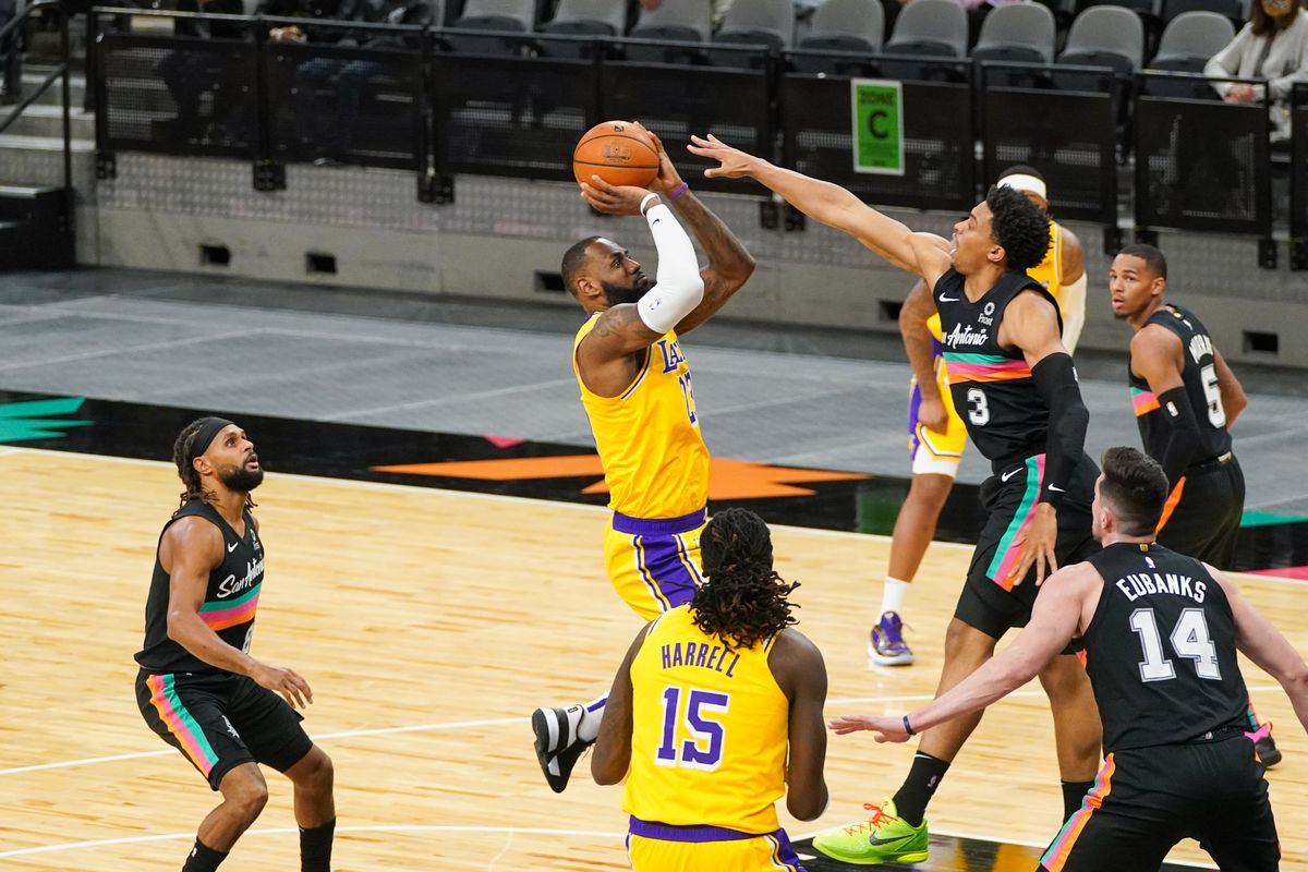 NBA: Los Angeles Lakers at San Antonio Spurs