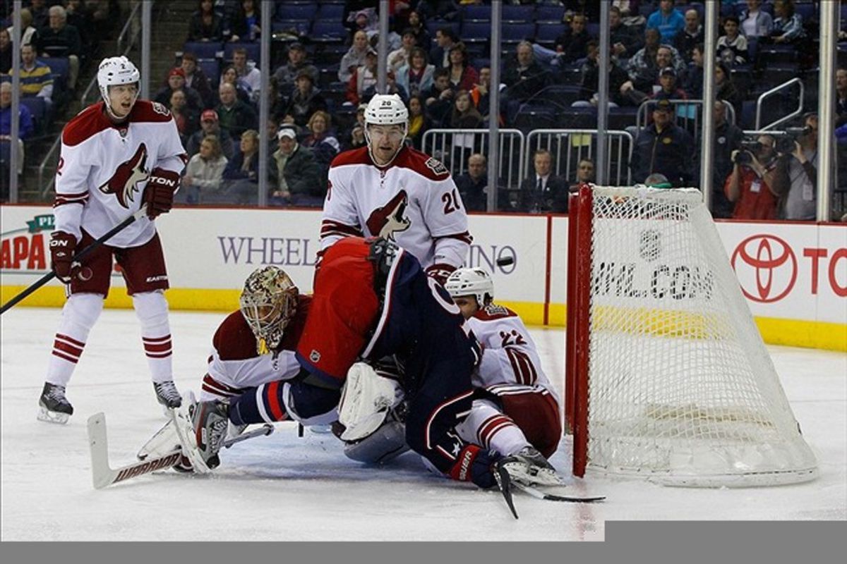 Hard to make a save with a guy on top of you, eh?

Mandatory Credit: Russell LaBounty-US PRESSWIRE