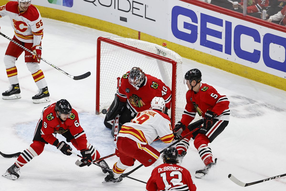The Flames pulled away from the Blackhawks for a 5-1 win Sunday.
