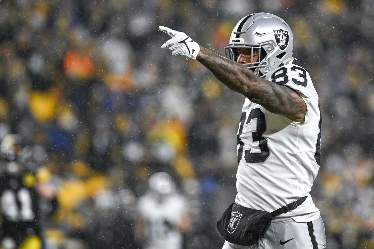 Darren Waller #83 of the Las Vegas Raiders points forward after catching a pass and running for a first down against the Pittsburgh Steelers in the second quarter at Acrisure Stadium on December 24, 2022 in Pittsburgh, Pennsylvania.