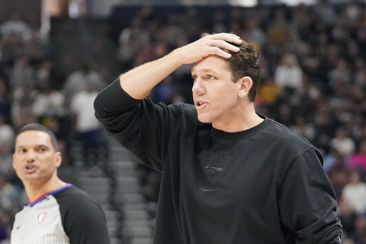 Sacramento Kings Luke Walton reacts as he looks on during game against the Utah Jazz Nov. 2, 2021, in Salt Lake City. 