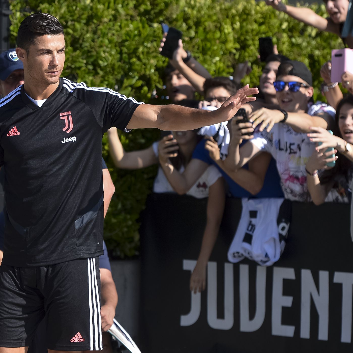 OFFICIALLY OFFICIAL: Cristiano Ronaldo leaves Juventus, signs with  Manchester United - Black & White & Read All Over