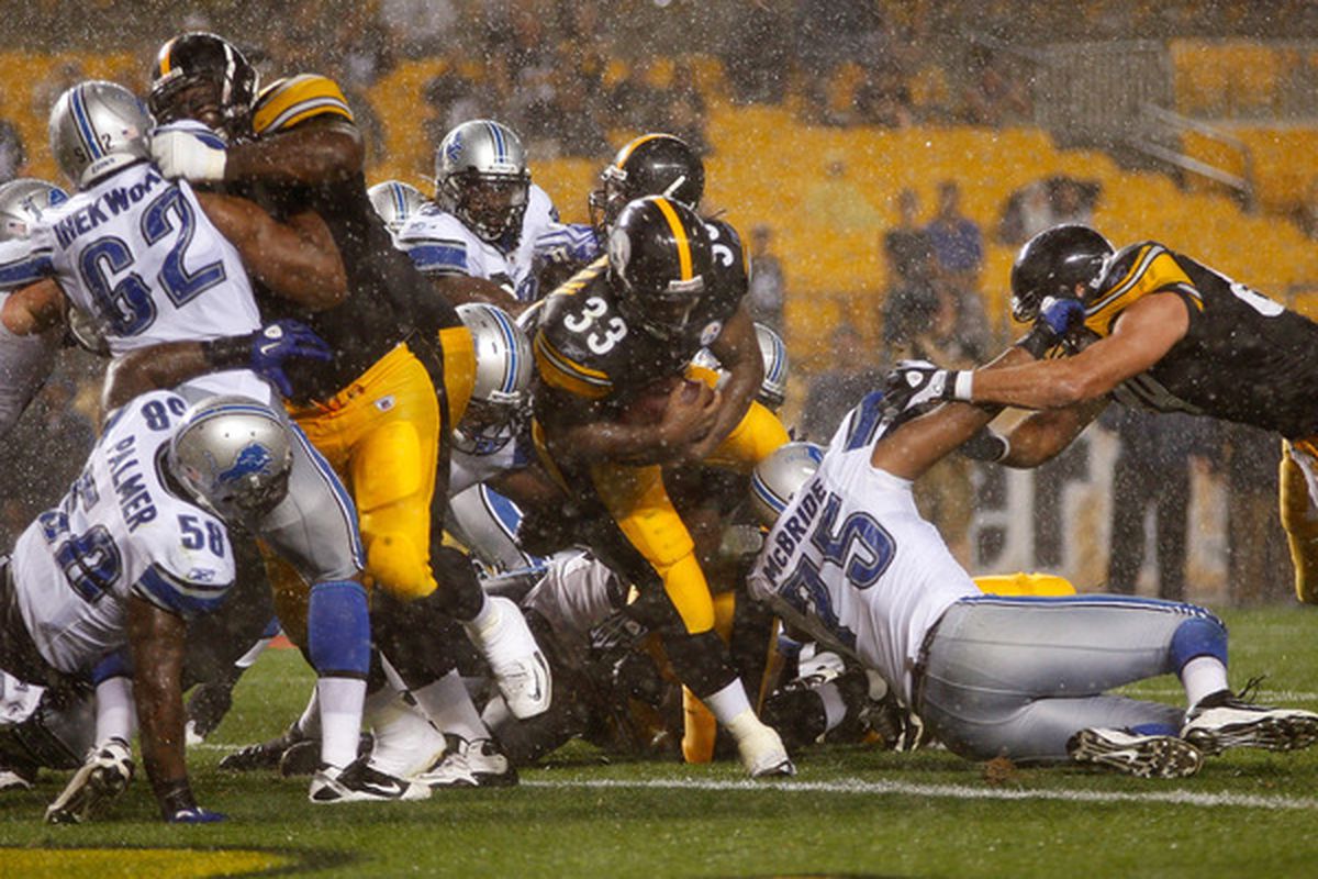 PITTSBURGH - AUGUST 14:  Isaac Redman #33 of the Pittsburgh Steelers runs for a 1 yard touchdown against the Detroit Lions during the preseason game on August 14 2010 at Heinz Field in Pittsburgh Pennsylvania.  (Photo by Jared Wickerham/Getty Images)