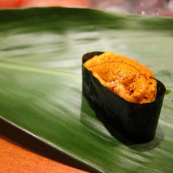 Uni from Sushi Dojo. By <a href="http://www.flickr.com/photos/scottlynchnyc/9526058377/in/pool-eater">Scoboco</a>.