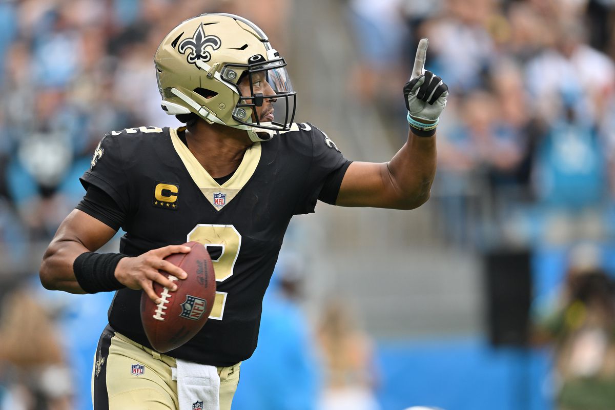 Jameis Winston #2 of the New Orleans Saints rolls out against the Carolina Panthers during their game at Bank of America Stadium on September 25, 2022 in Charlotte, North Carolina.
