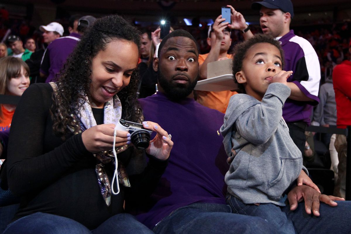 Justin Tuck had some fun at the Knicks game on Friday