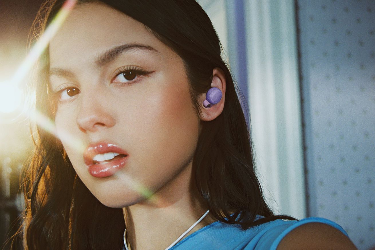 An image of Olivia Rodrigo wearing her signature Sony LinkBuds S earbuds.