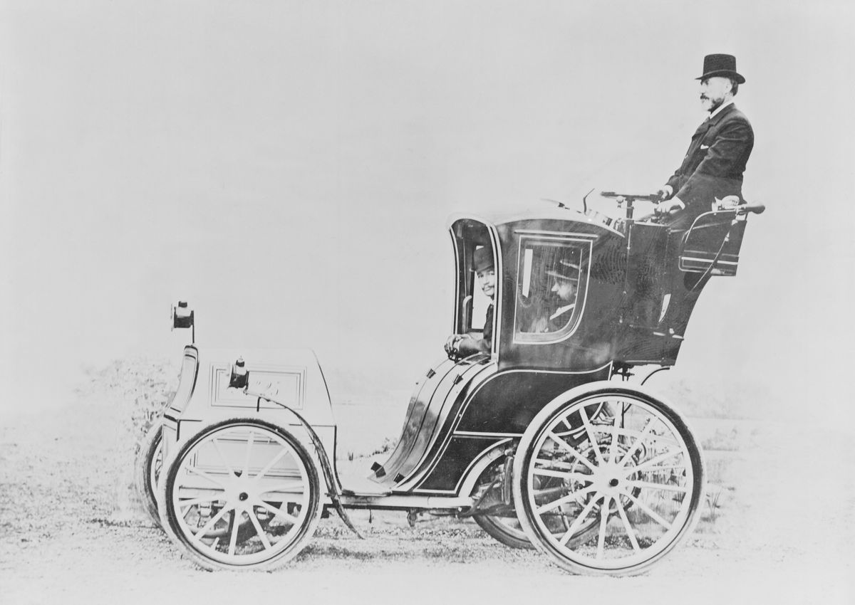 An electric-powered cab with the driver at the back up top, circa 1900.