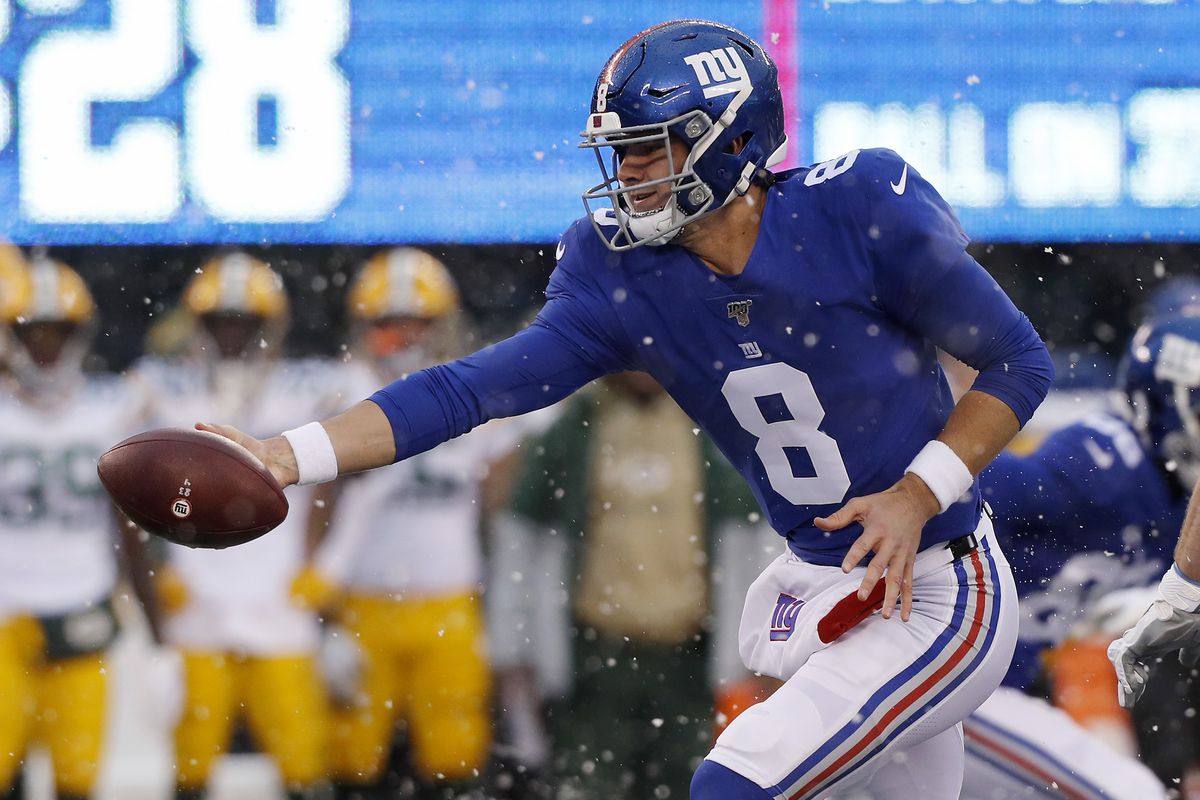 Daniel Jones of the New York Giants in action against the Green Bay Packers at MetLife Stadium on December 01, 2019 in East Rutherford, New Jersey.