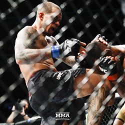 Yancy Medeiros knees Alex Oliveira at UFC 218.