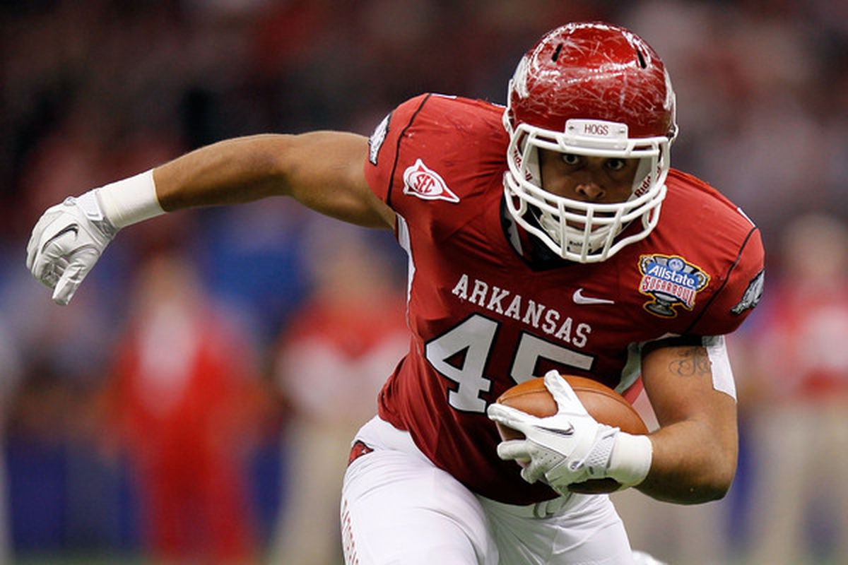 Arkansas TE D.J. Williams is probably a better fit for the St. Louis Rams than Kyle Rudolph. Will Rams' GM Billy Devaney pull another surprise pick out of his hat for the third year in a row?