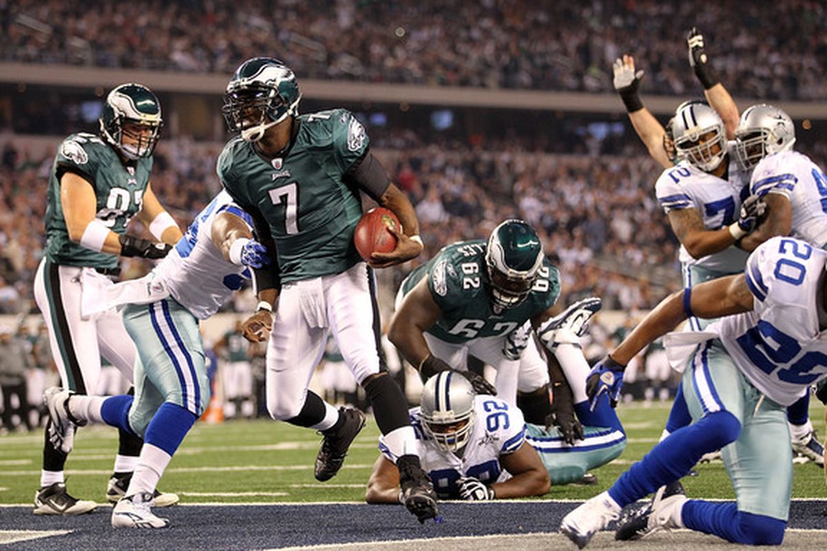 ARLINGTON TX - DECEMBER 12:  Quarterback Michael Vick #7 of the Philadelphia Eagles runs for a touchdown against the Dallas Cowboys at Cowboys Stadium on December 12 2010 in Arlington Texas.  (Photo by Ronald Martinez/Getty Images)