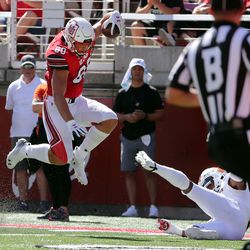Utah Utes tight end Brant Kuithe (80) breaks a tackle and goes in for a touchdown against the Idaho State Bengals during NCAA football in Salt Lake City on Saturday, Sept. 14, 2019.