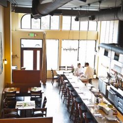<a href="http://seattle.eater.com/archives/2011/10/05/antiquefilled-altura-ready-to-roll.php" rel="nofollow">Seattle: Antique Flourishes Abound at Upscale Italian Altura</a><br />