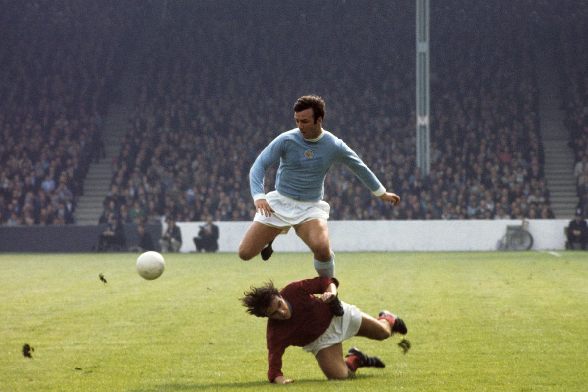 Soccer - League Division One - Manchester City v Burnley - Maine Road