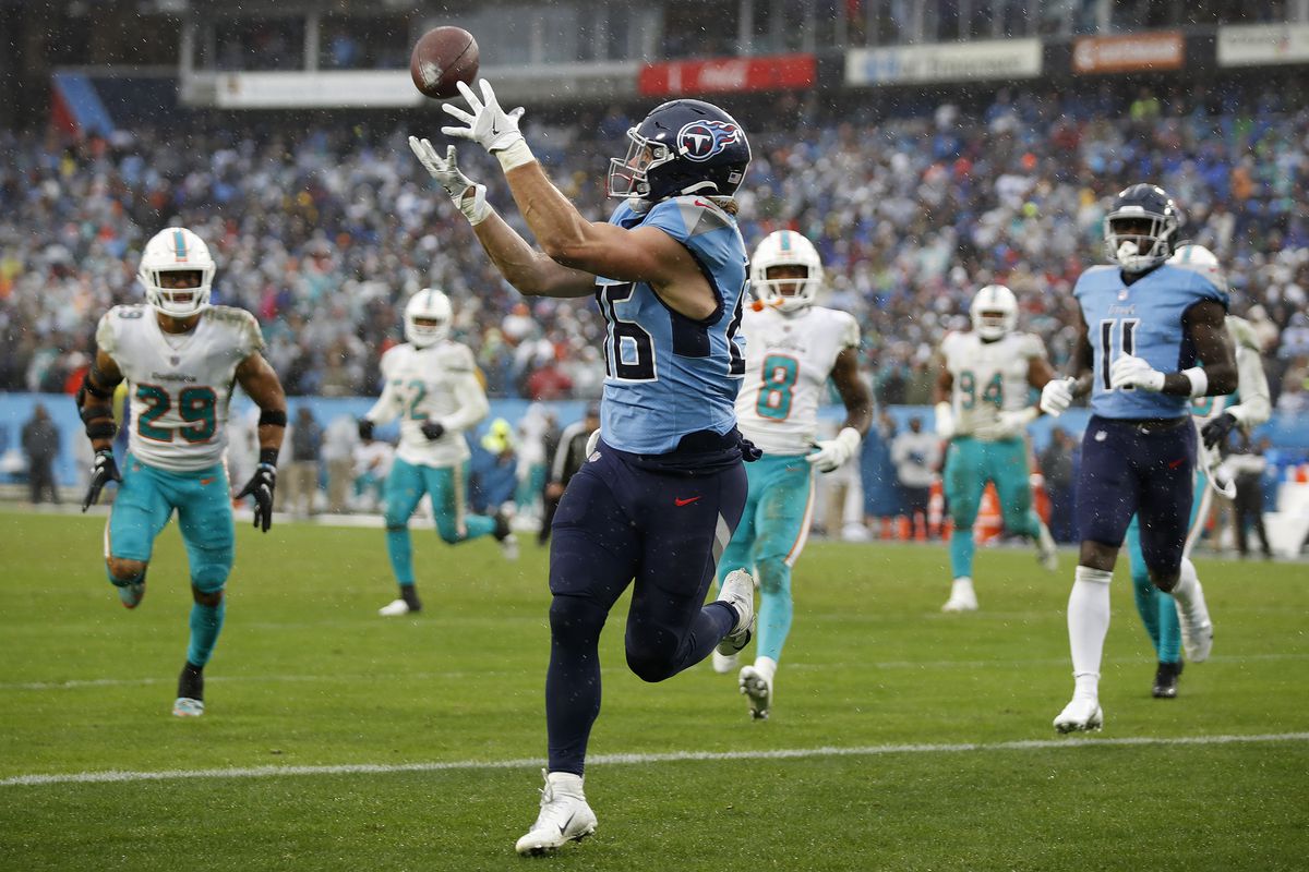 Anthony Firkser #86 of the Tennessee Titans catches the ball for a touchdown during the fourth quarter against the Miami Dolphins at Nissan Stadium on January 02, 2022 in Nashville, Tennessee.