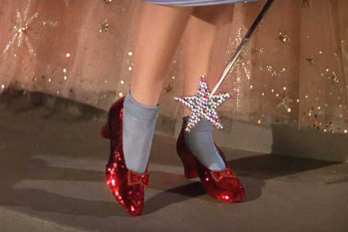 <em>Where are our ruby slippers that will bring us to the playoffs?</em>
via <a href="http://raecole.files.wordpress.com/2009/07/ruby_slippers11.jpg">raecole.files.wordpress.com</a>