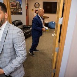 Analyst David DeJesus on his way to the set. | James Foster/For the Sun-Times