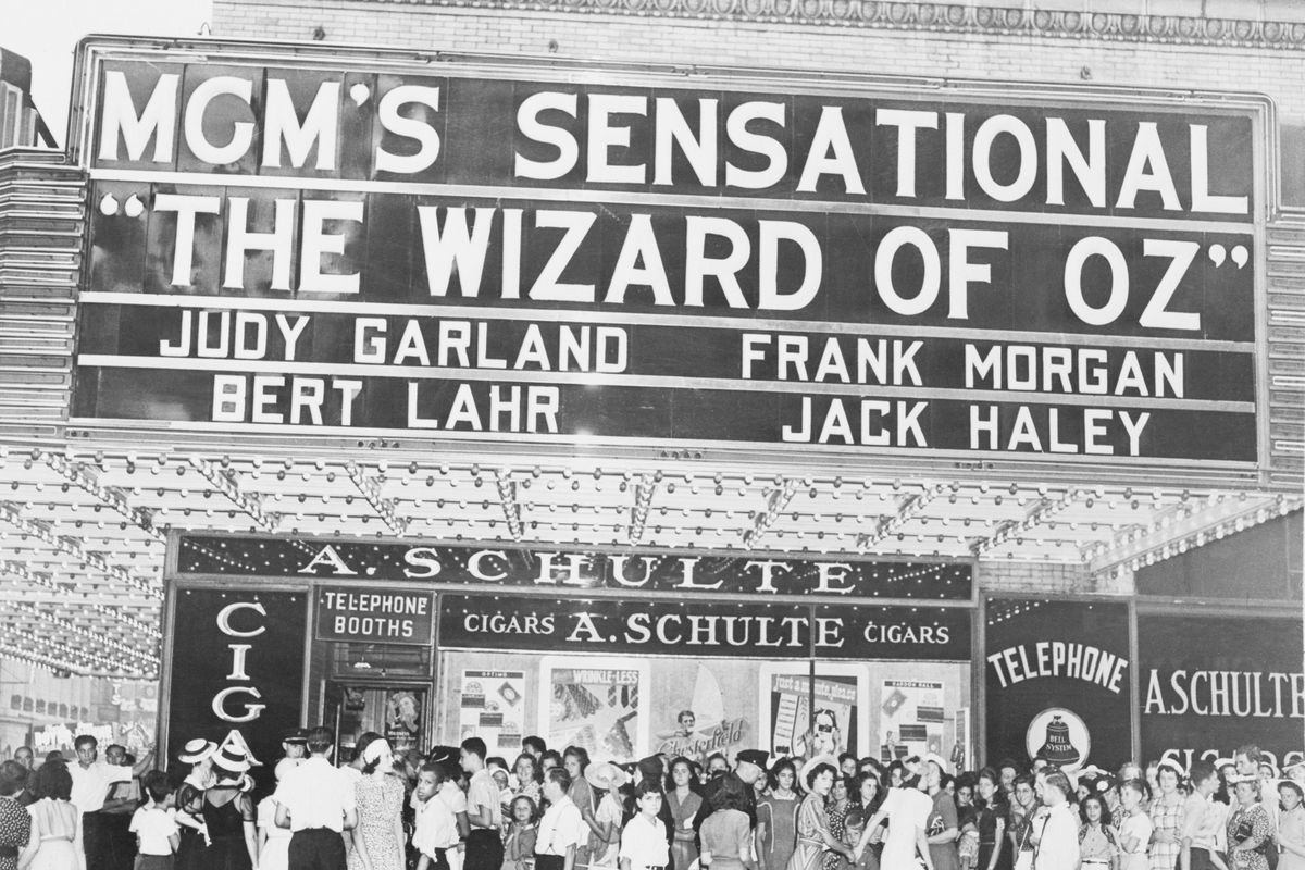 Crowd Awaiting Premiere of The Wizard of Oz