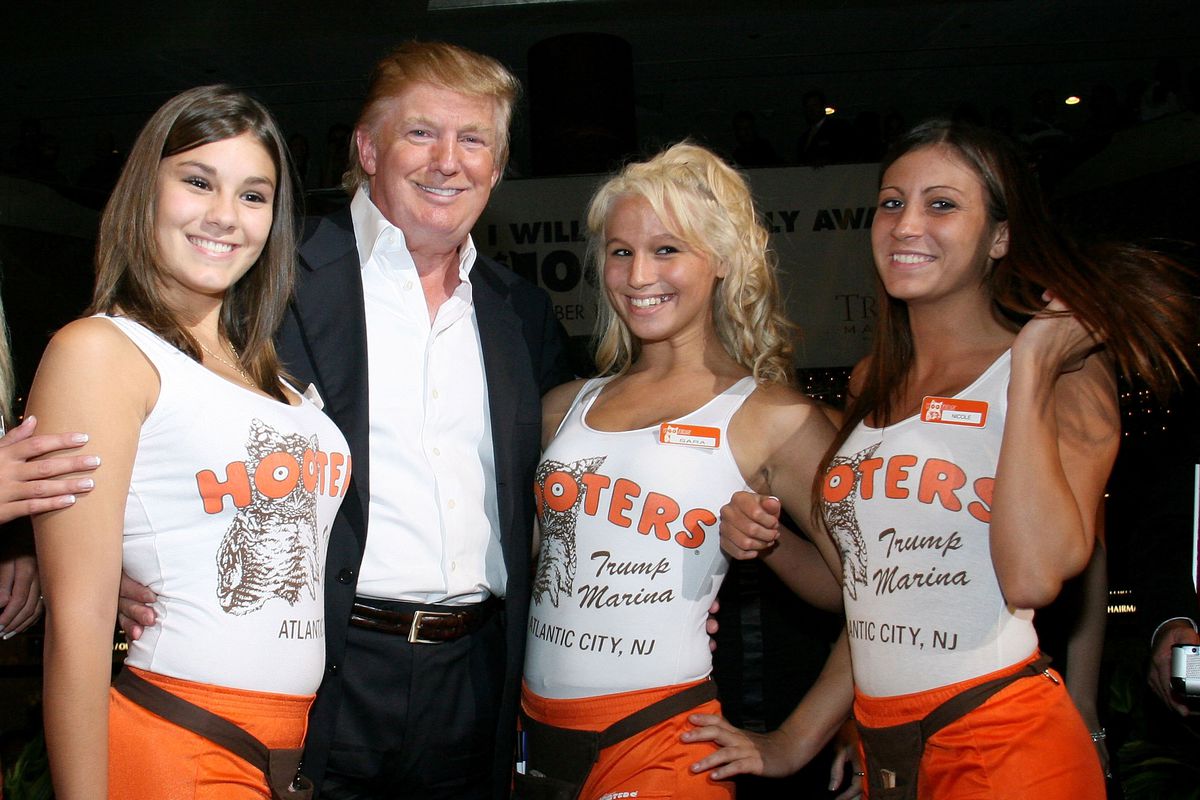 Donald Trump with Hooter's Girls at 2007 event
