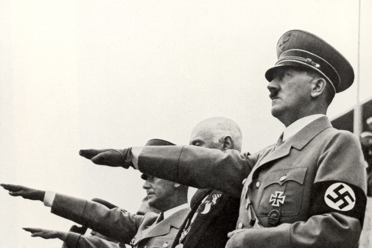 hitler doing the nazi salute