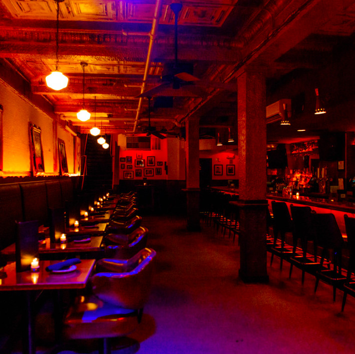 lucky’s lounge fort point