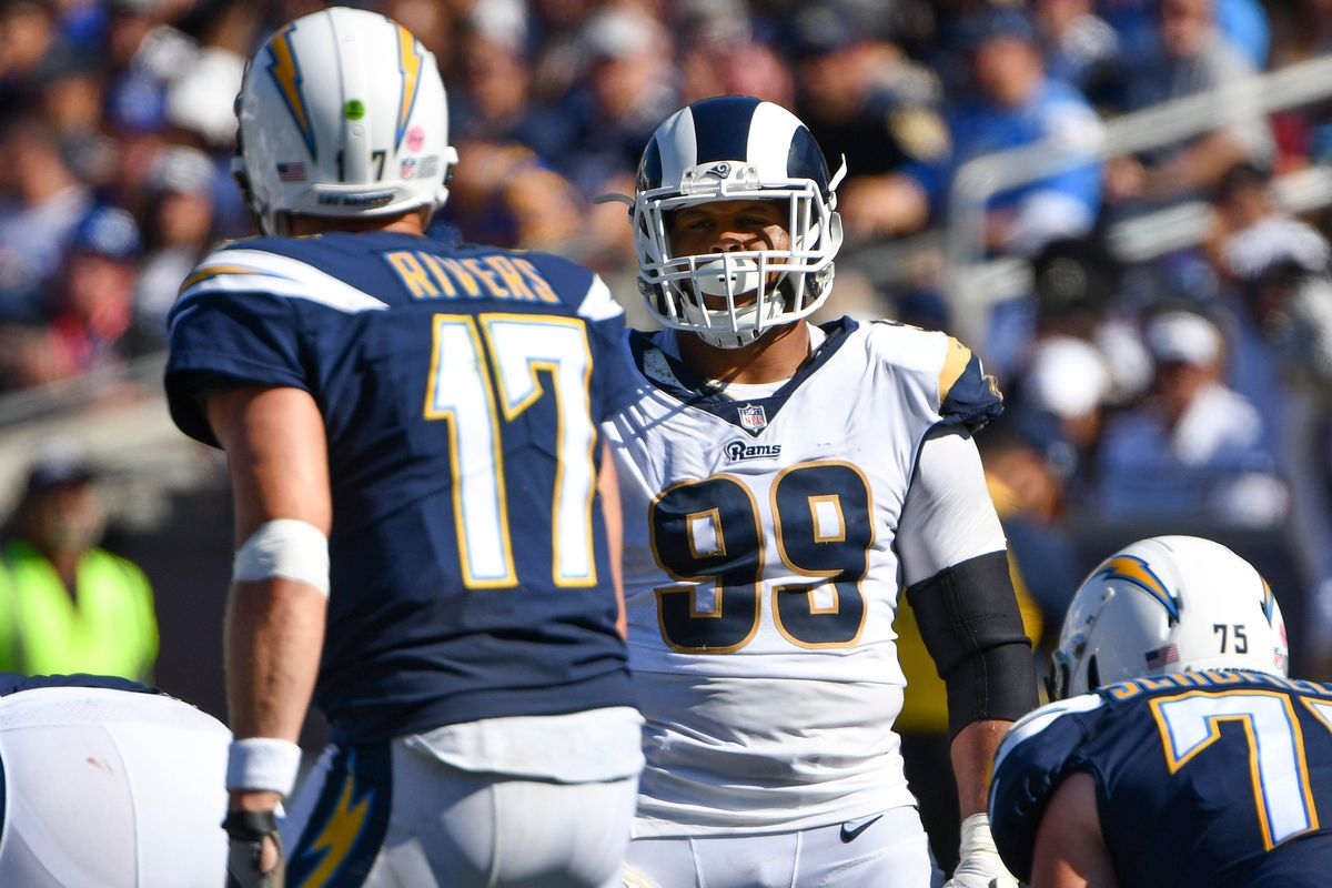 Los Angeles Rams DL Aaron Donald stares down Los Angeles Chargers QB Philip Rivers, Sep. 23, 2018.