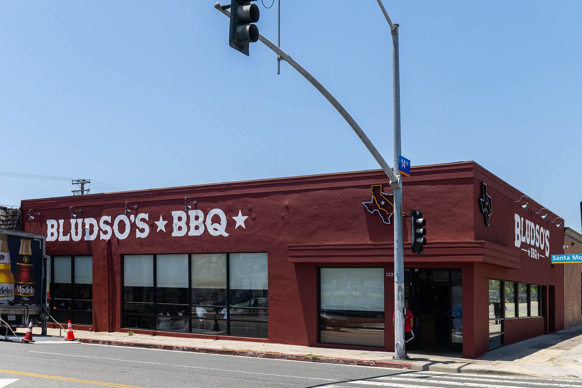 A red and white building in Santa Monica, California that reads “Bludso’s BBQ.”