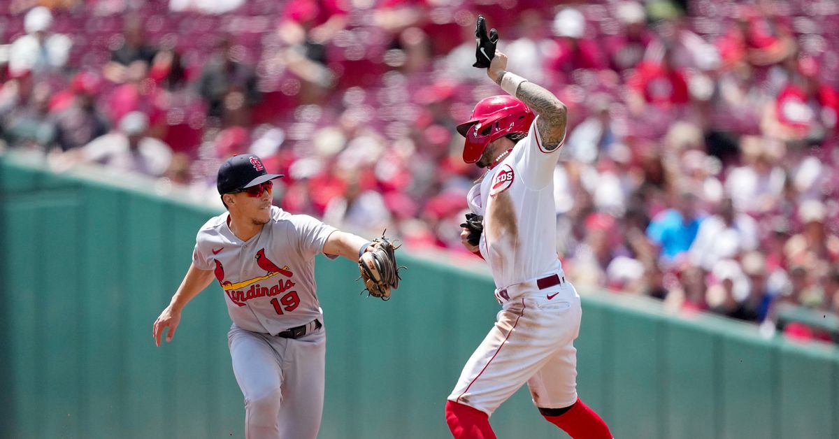 Reds can’t capitalize on Weaver’s strong outing, fall to Cardinals 2-1