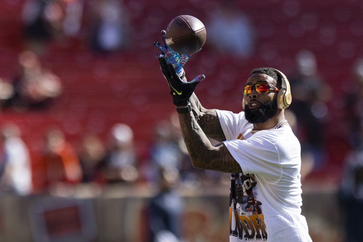 Cleveland Browns wide receiver Odell Beckham Jr. (13) catches the ball during warmups before the game against the Chicago Bears at FirstEnergy Stadium