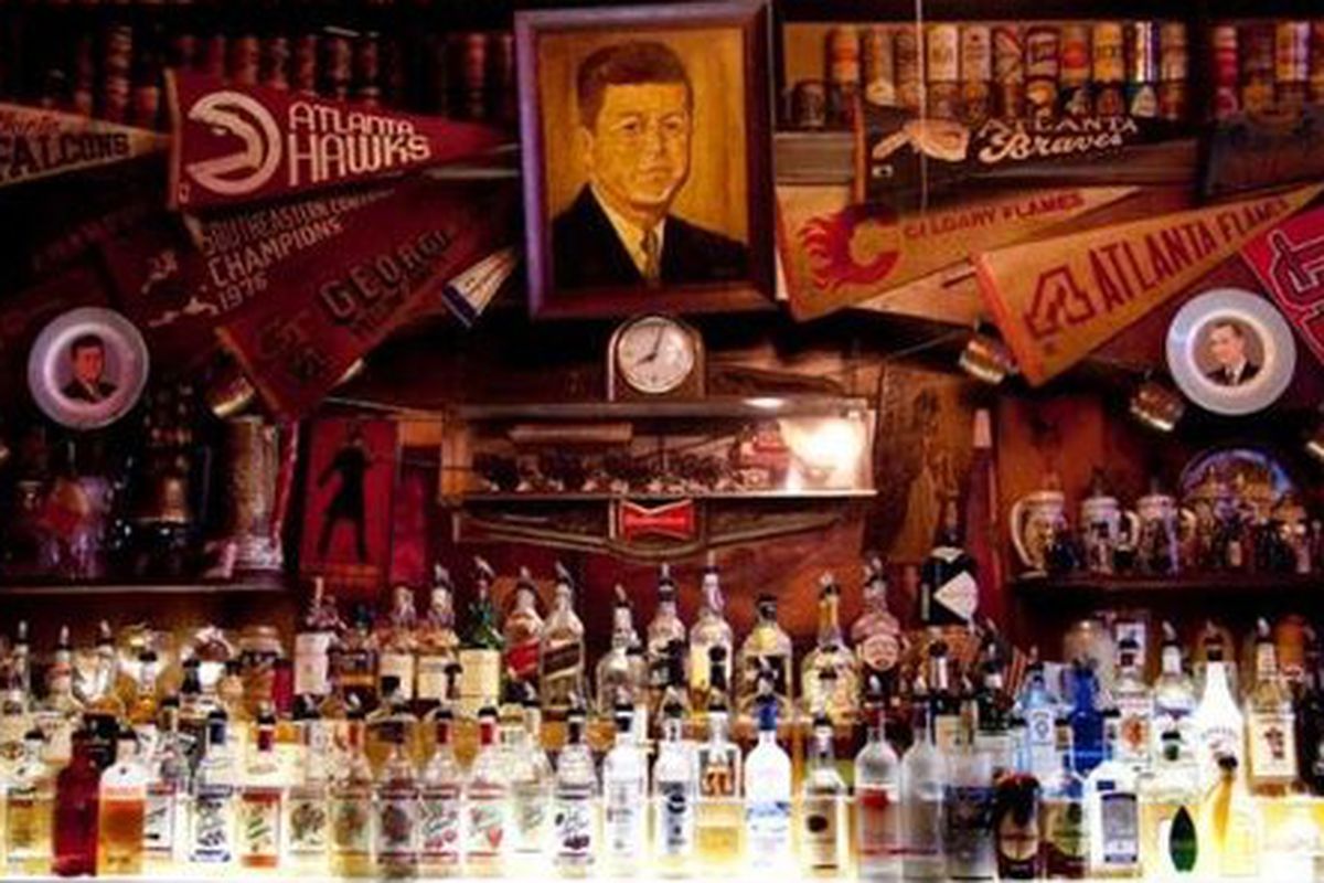 Manuel's Tavern. 