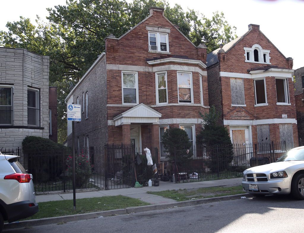 The CHA pays Johnny Herndon $662 a month for an apartment leased by a woman and two other people at this building in the 1400 block of South Komensky Avenue. She pays another $688 under her Section 8 lease. | Kevin Tanaka / Sun-Times